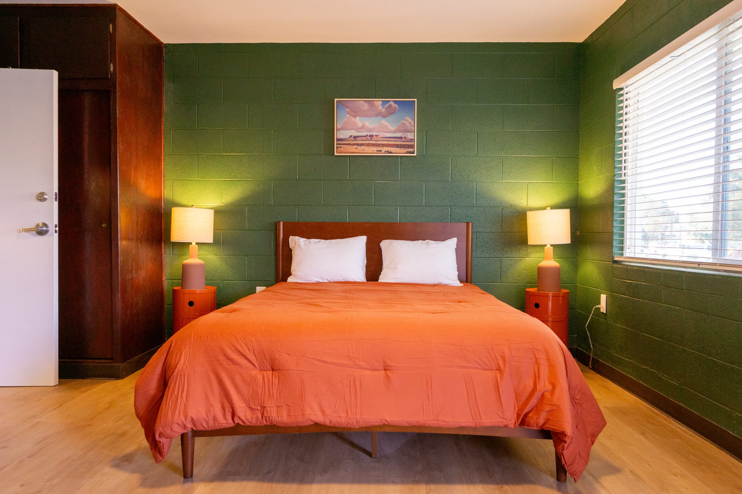 Hotel Rooms and Rentals at Black Meadow Landing on Lake Havasu